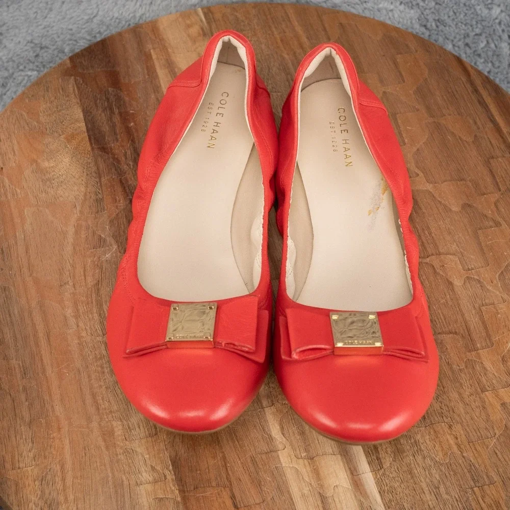 COLE HAAN Emory Bow Ballet Flats Womens 9B Red Leather Gold Buckle W00934